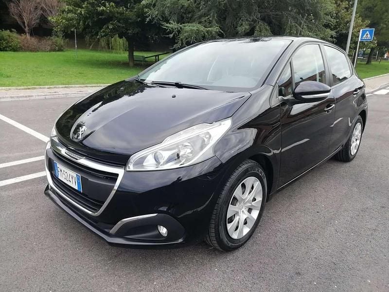 Nero Usata 2018 Peugeot 208 Active Due volumi | 8990 € (Buon prezzo) - Immagine 1/4