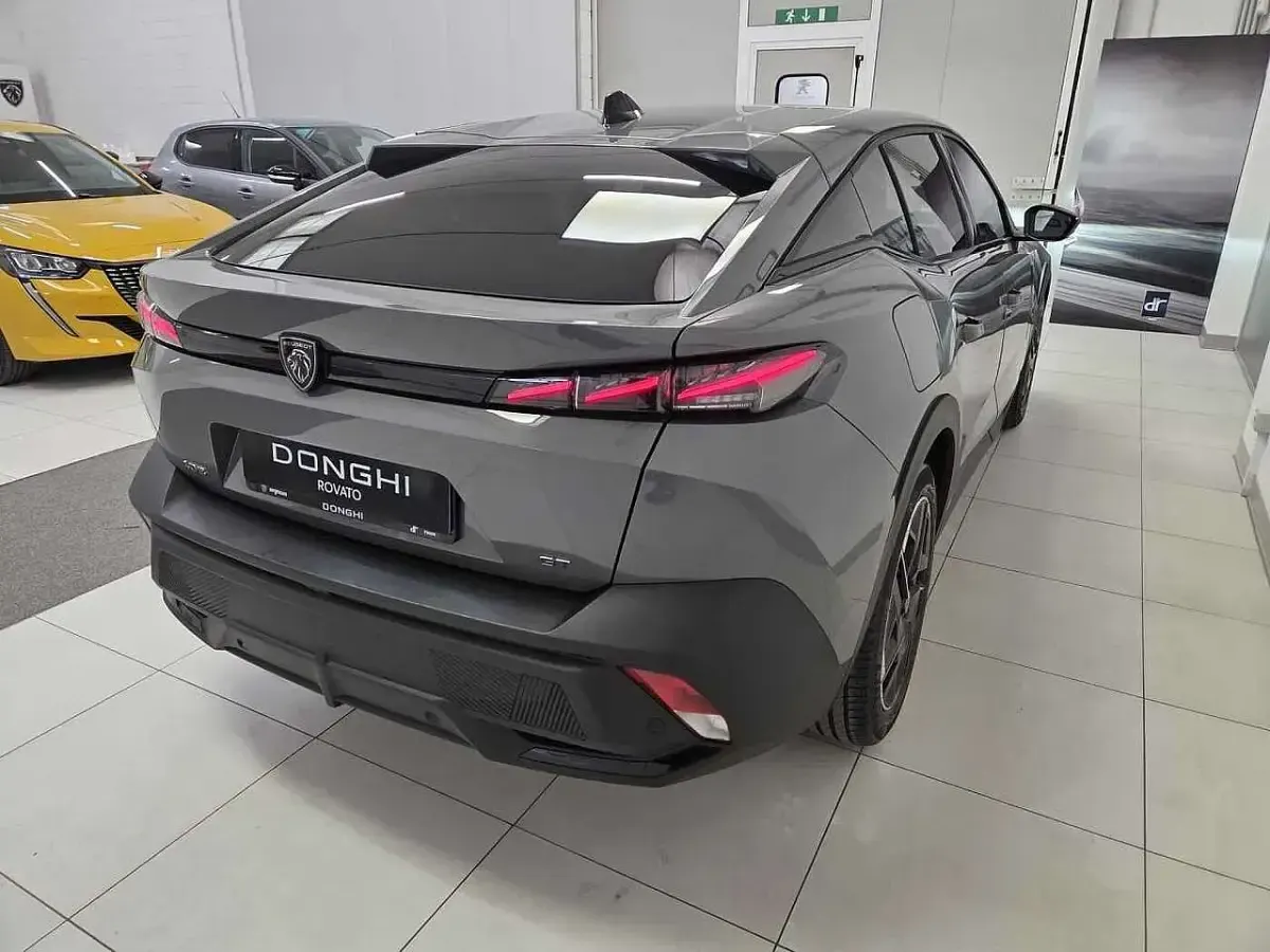 Usata Peugeot 408 GT GT 136 CV (100 kW) 2025 Selenium SUV