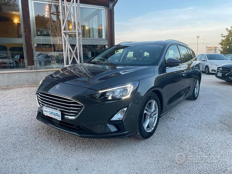 Usata Ford Focus 120 CV (88 kW) 2020 Grigio Station wagon