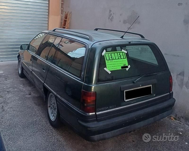Usata Opel Omega 122 CV (89 kW) 1992 Verde Station wagon