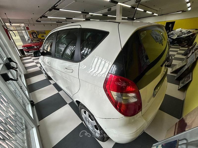 Usata Mercedes A160 95 CV (69 kW) 2011 Bianco Monovolume