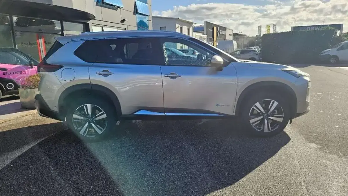 Usata Nissan X-Trail Premium Edition 158 CV (116 kW) 2023 Argento SUV