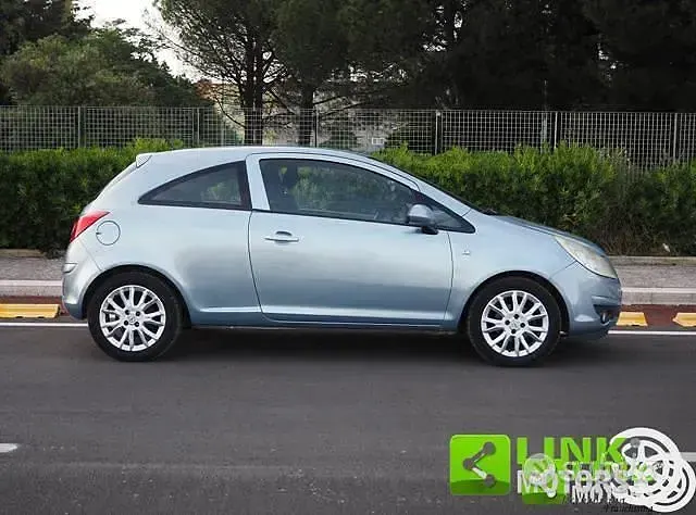 Usata Opel Corsa 75 CV (55 kW) 2009 Blu Utilitaria