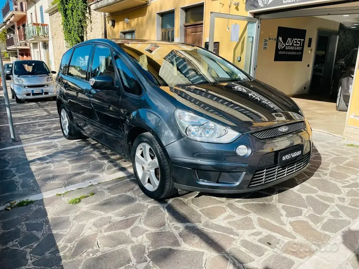 Usata Ford S-MAX Titanium 140 CV (102 kW) 2009 Grigio Monovolume