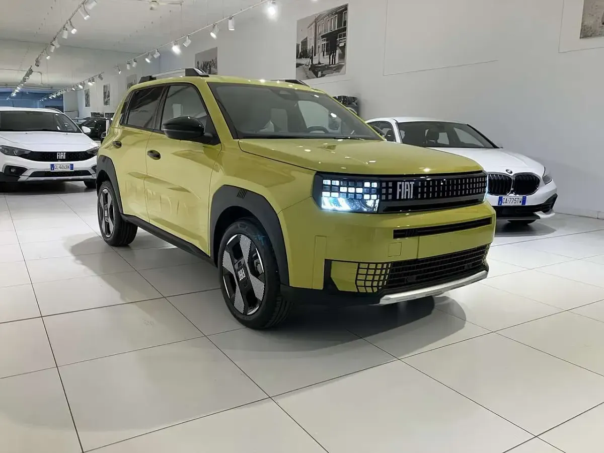 Nuova Fiat Grande Panda La Prima 110 CV (80 kW) 2026 Giallo Utilitaria