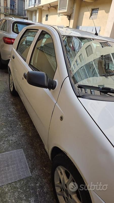 Usata Fiat Punto 80 CV (58 kW) 2001 Bianco Utilitaria