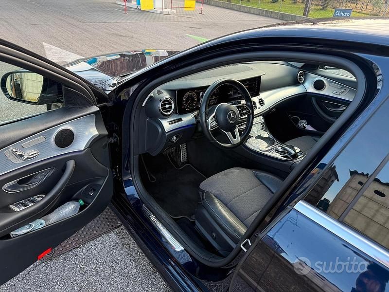 Usata Mercedes E220 2021 Blu Berlina