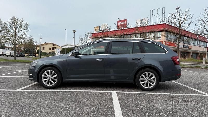 Usata Skoda Octavia Executive 116 CV (85 kW) 2017 Grigio Station wagon