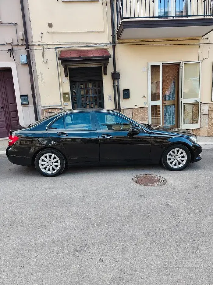 Usata Mercedes C180 120 CV (88 kW) 2013 Nero Berlina