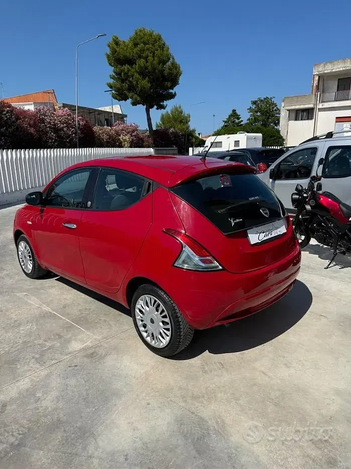 Usata Lancia Ypsilon 69 CV (50 kW) 2017 Rosso Utilitaria