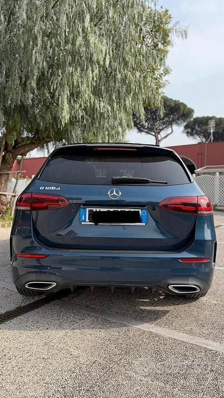 Usata Mercedes B180 AMG 116 CV (85 kW) 2019 Blu Utilitaria