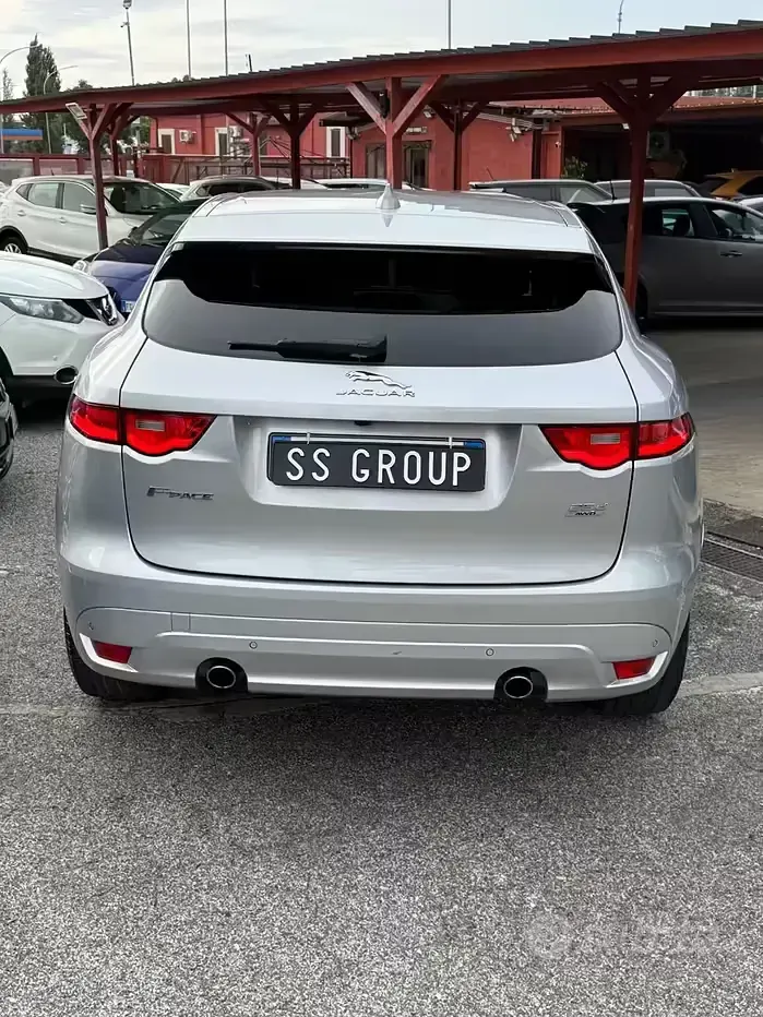 Usata Jaguar F-Pace Portfolio 241 CV (177 kW) 2018 Grigio SUV