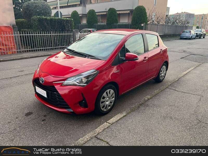 Usata Toyota Yaris Hybrid Cool 101 CV (74 kW) 2019 Rosso Berlina