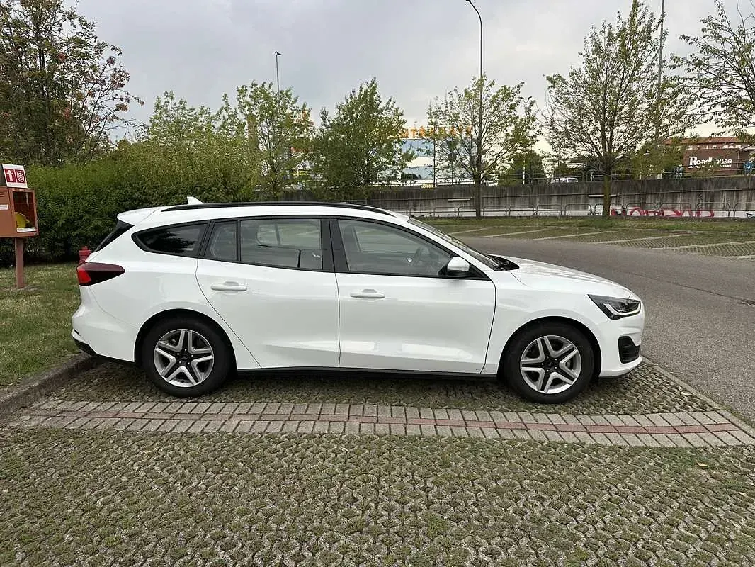 Usata Ford Focus 120 CV (88 kW) 2022 Bianco Station wagon
