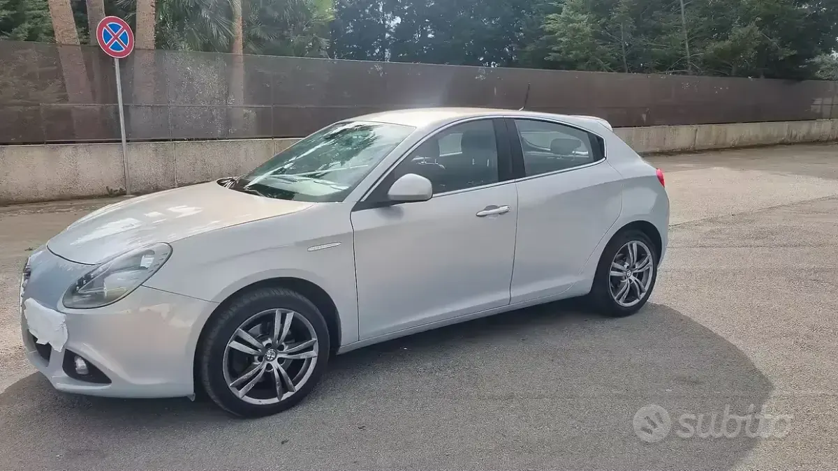 Usata Alfa Romeo Giulietta 82 CV (60 kW) 2016 Grigio Utilitaria