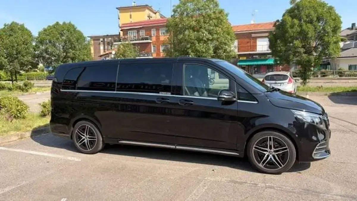 Usata Mercedes V250 Avantgarde 190 CV (139 kW) 2025 Nero Monovolume