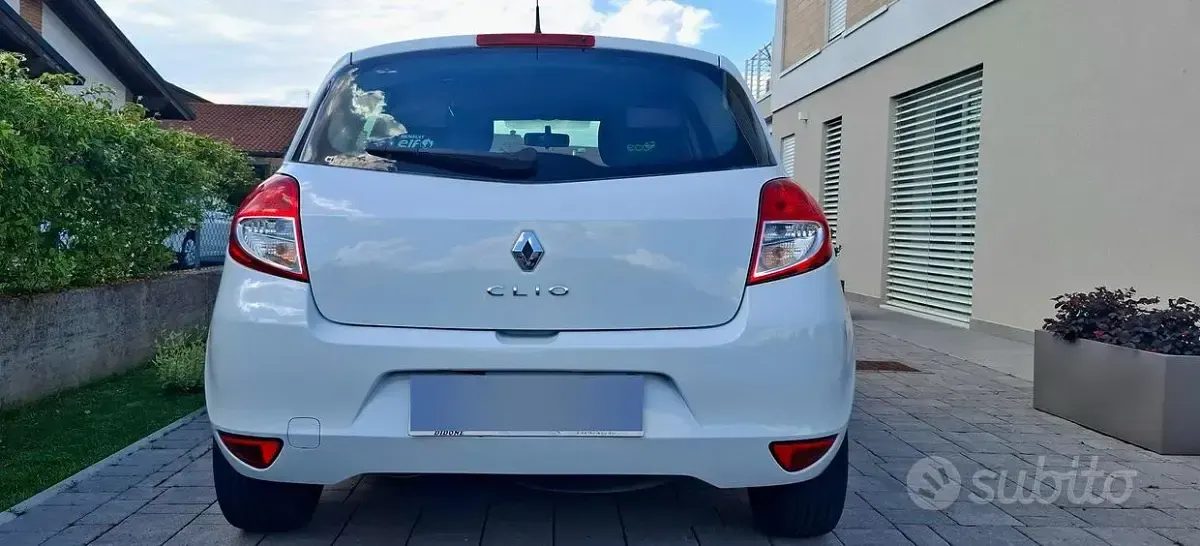 Usata Renault Clio II 75 CV (55 kW) 2009 Berlina