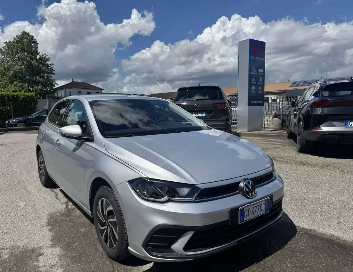 Usata VW Polo Life 80 CV (58 kW) 2024 Reflex silver met Utilitaria