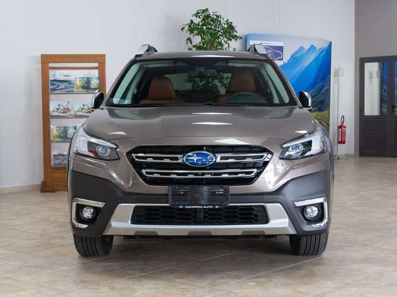 Brilliant bronze metallic Usata 2024 Subaru Outback Premium SUV | 52.400 € - Immagine 1/4