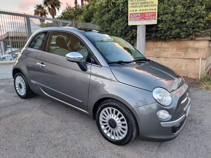 Grigio Usata 2011 Fiat 500 Lounge Tre volumi | 6500 € (Buon prezzo) - Immagine 1/4