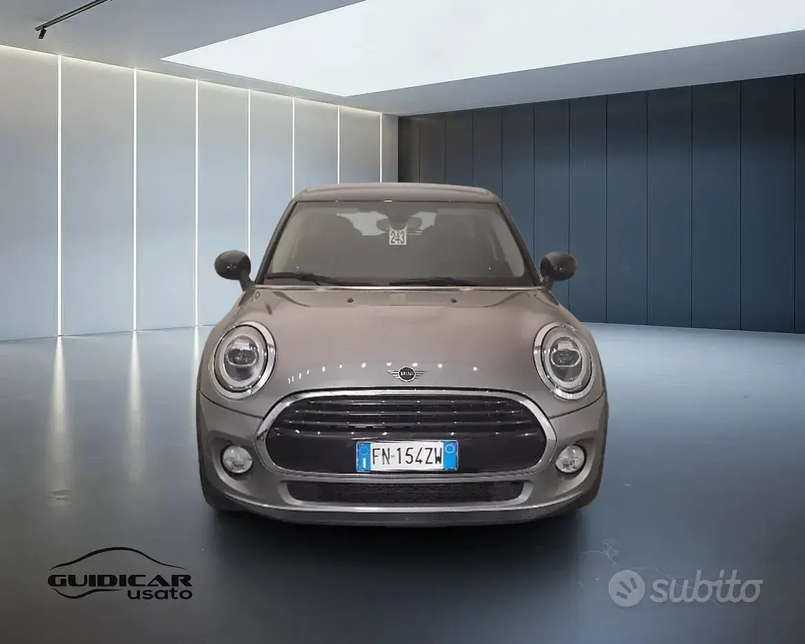 Usata Mini Cooper D Business 116 CV (85 kW) 2018 Grigio Utilitaria