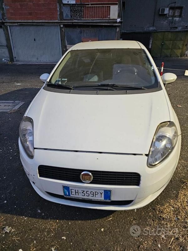 Bianco Usata 2011 Fiat Grande Punto Due volumi | 1499 € (Super prezzo) - Immagine 1/4