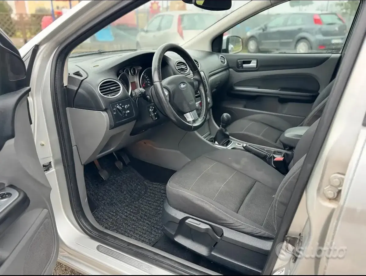 Begagnad Ford Focus 109 HK (80 kW) 2009 Kombi