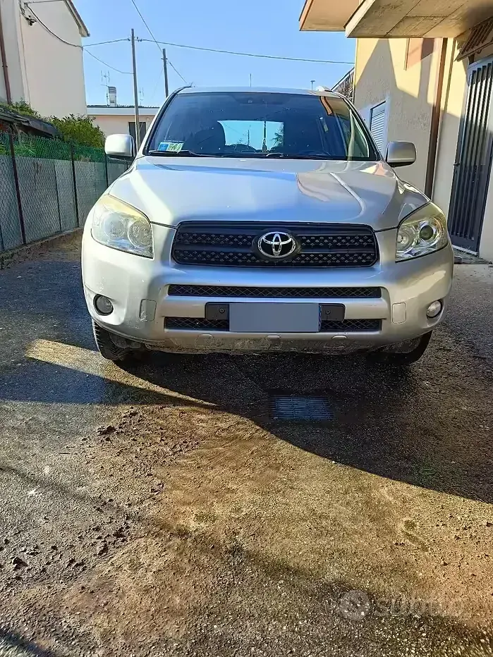 Usado Toyota RAV4 136 CV (100 kW) 2006 Gris SUV