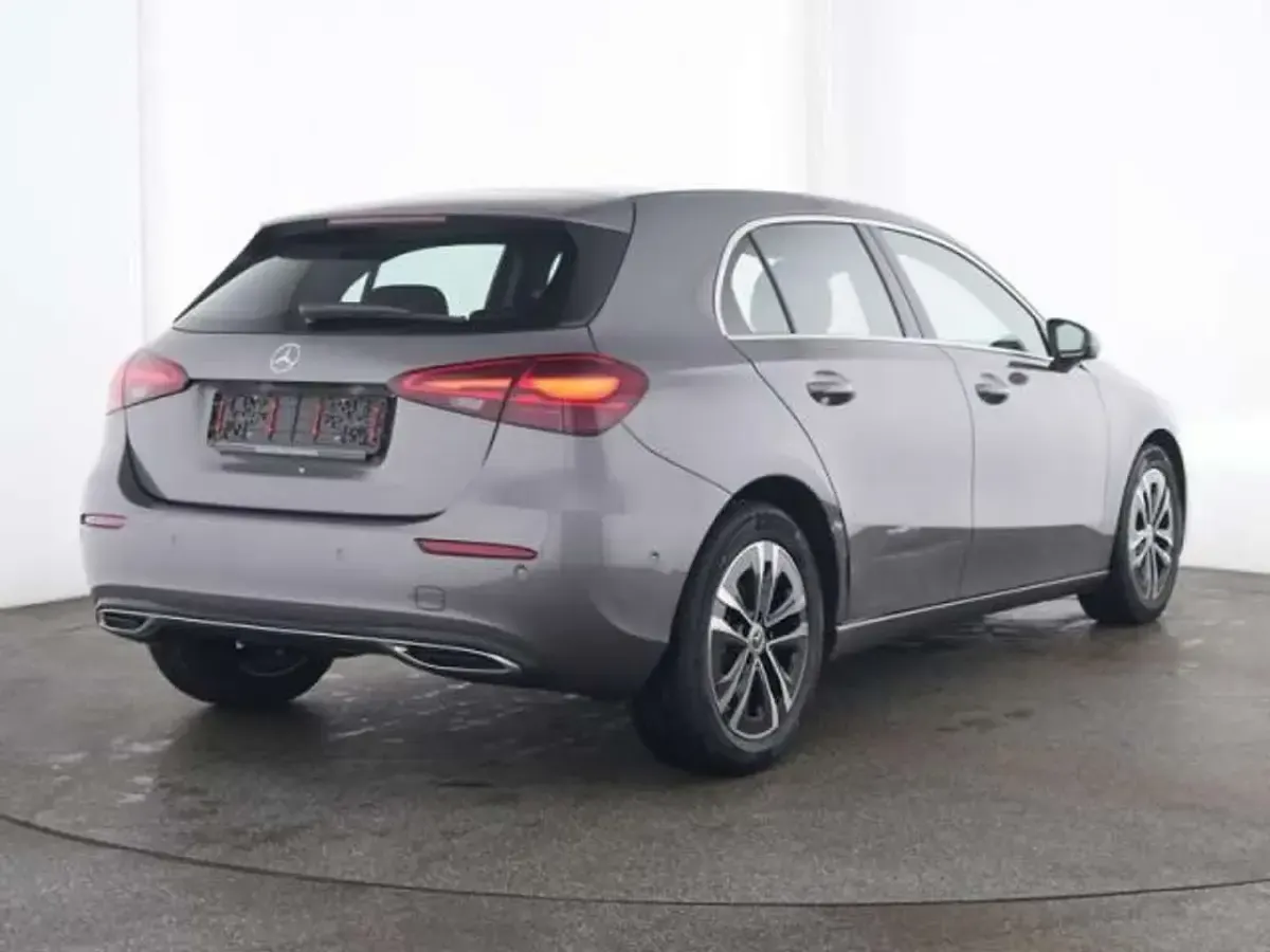 Usata Mercedes A200 163 CV (119 kW) 2025 Grigio Berlina
