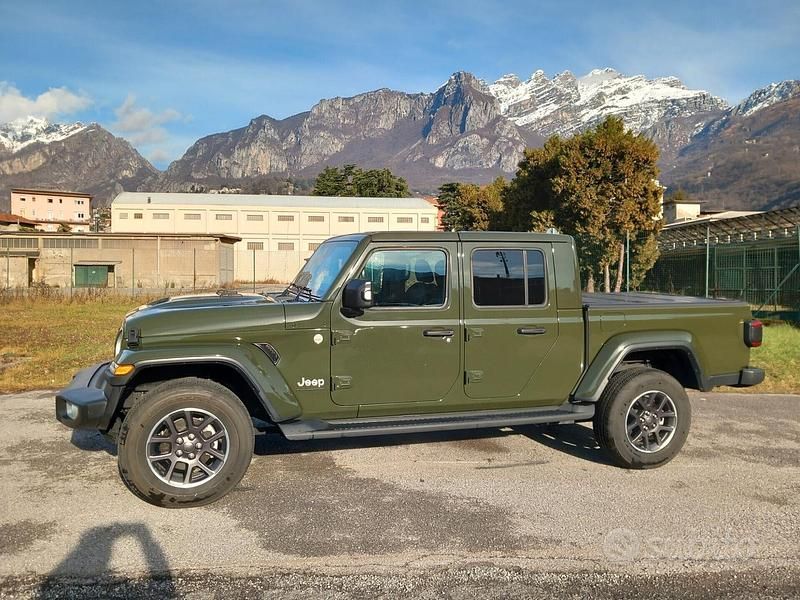 Usata Jeep Gladiator Overland 264 CV (194 kW) 2022 Verde Pick-up