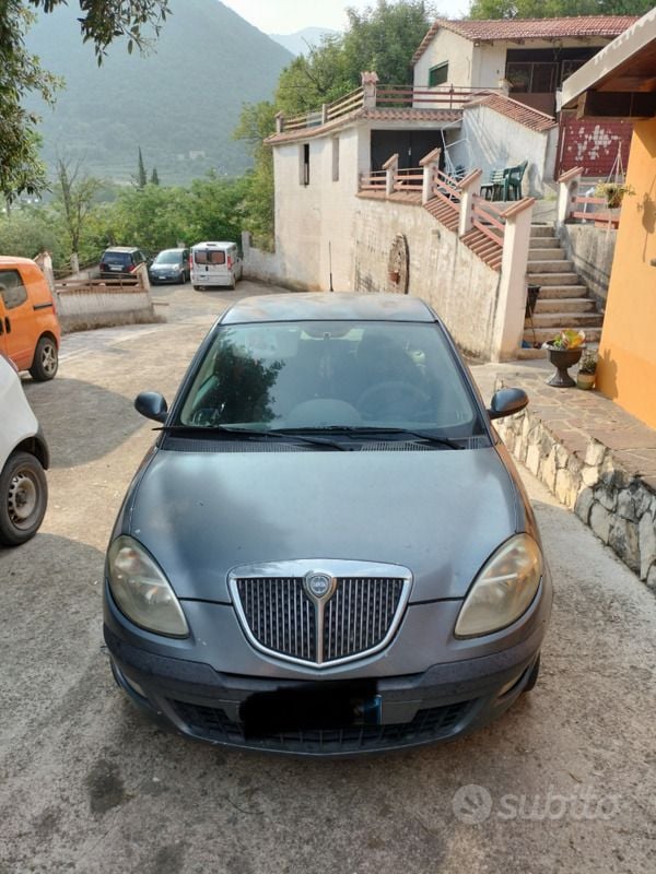 Usata Lancia Ypsilon 60 CV (44 kW) 2004 Grigio Utilitaria