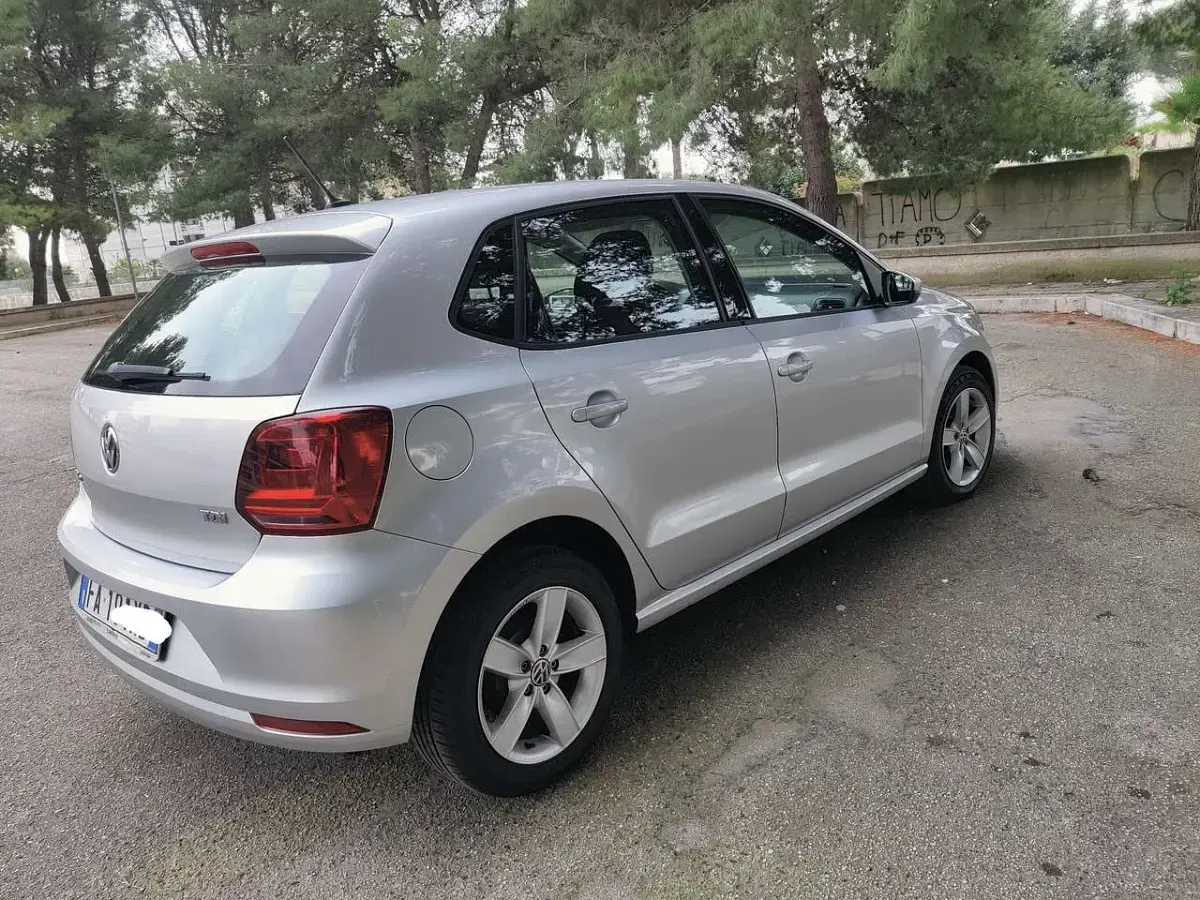 Usata VW Polo Trendline 75 CV (55 kW) 2015 Argento Berlina