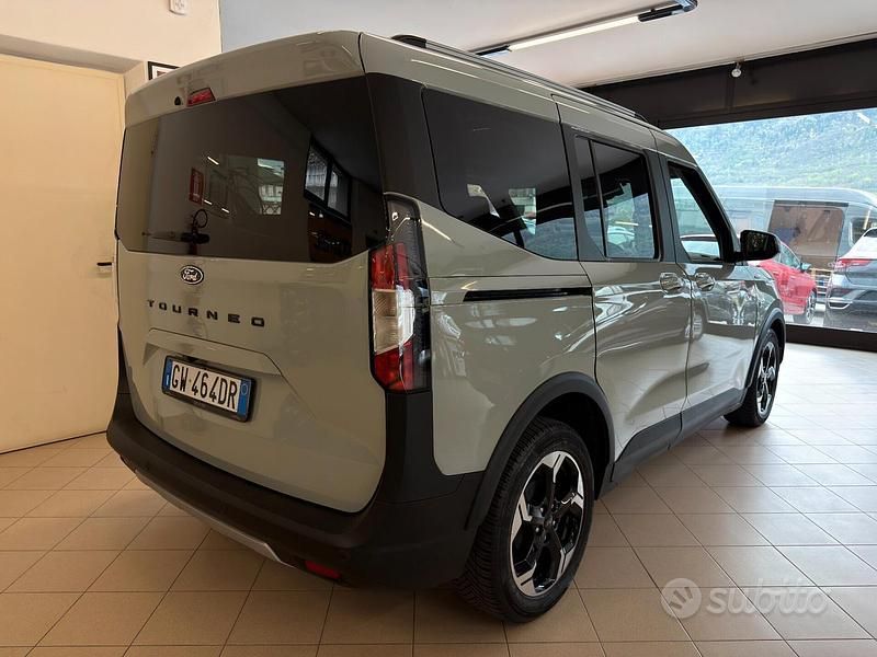 Usata Ford Tourneo 125 CV (91 kW) 2024 Grigio Monovolume