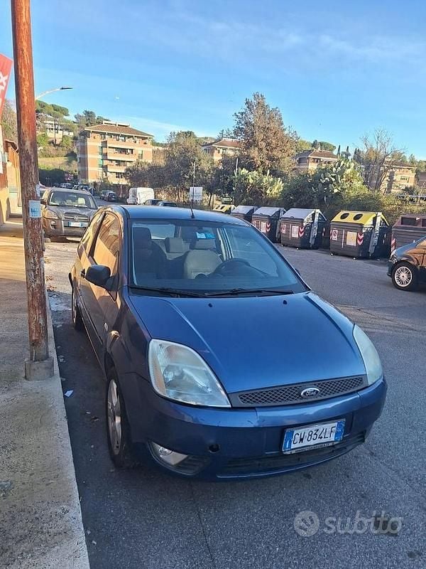 Usata Ford Fiesta 68 CV (50 kW) 2005 Blu Utilitaria