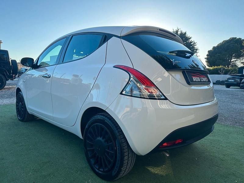 Usata Lancia Ypsilon Silver 69 CV (50 kW) 2022 Bianco Utilitaria