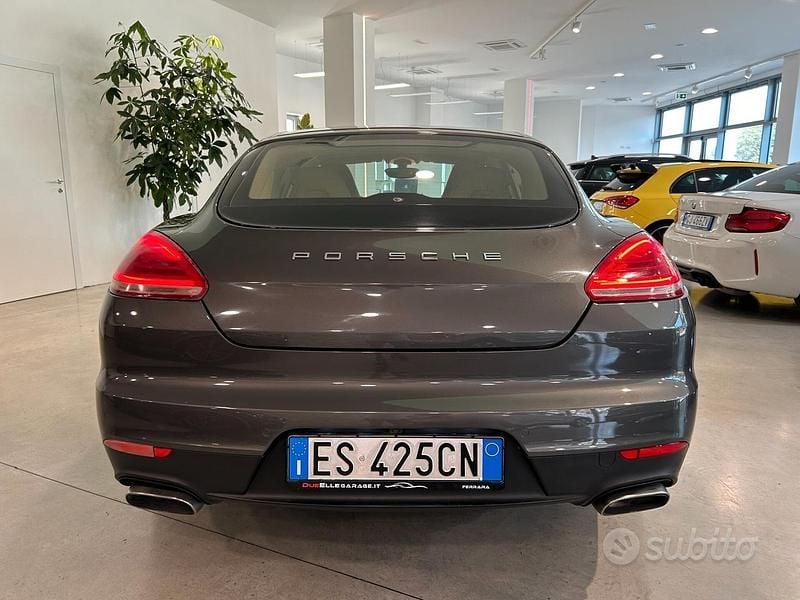 Usata Porsche Panamera 250 CV (183 kW) 2013 Grigio Utilitaria