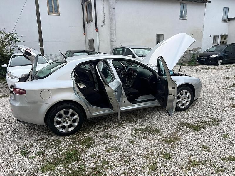 Usata Alfa Romeo 159 Progression 140 CV (102 kW) 2009 Grigio Berlina