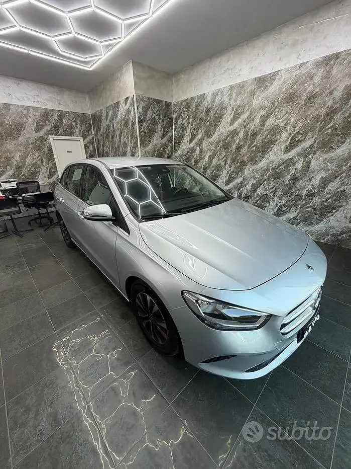Usata Mercedes B180 116 CV (85 kW) 2022 Grigio Utilitaria