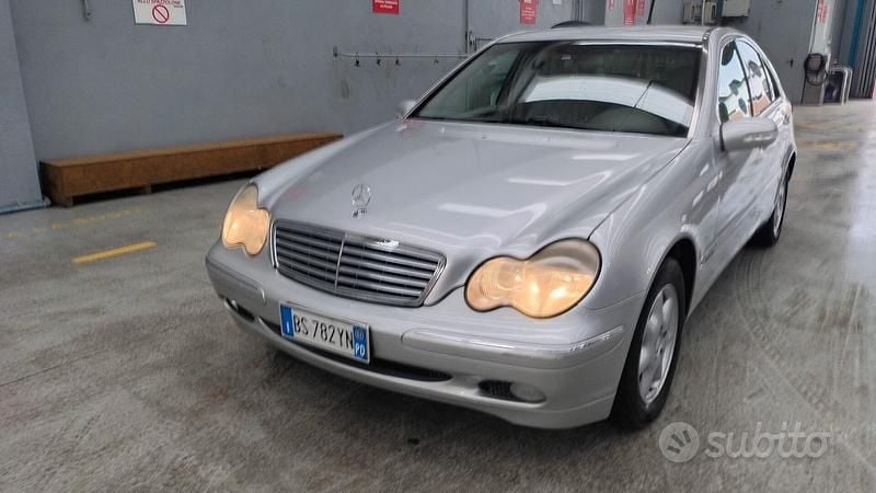 Usata Mercedes C200 Classic 163 CV (119 kW) 2001 Grigio Berlina