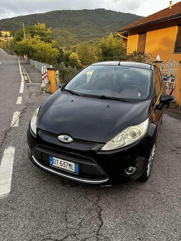 Usata 2009 Ford Fiesta Tre volumi | 3000 € (Ottimo prezzo) - Immagine 1/4
