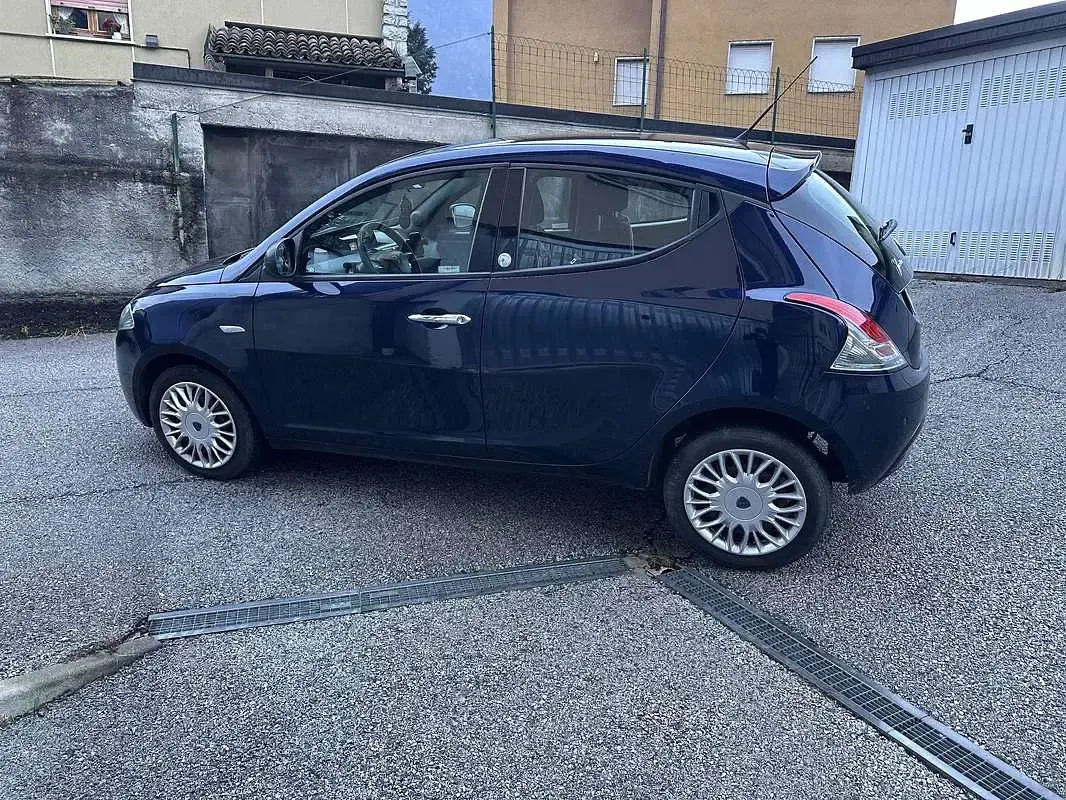 Usata Lancia Ypsilon Gold 69 CV (50 kW) 2017 Utilitaria