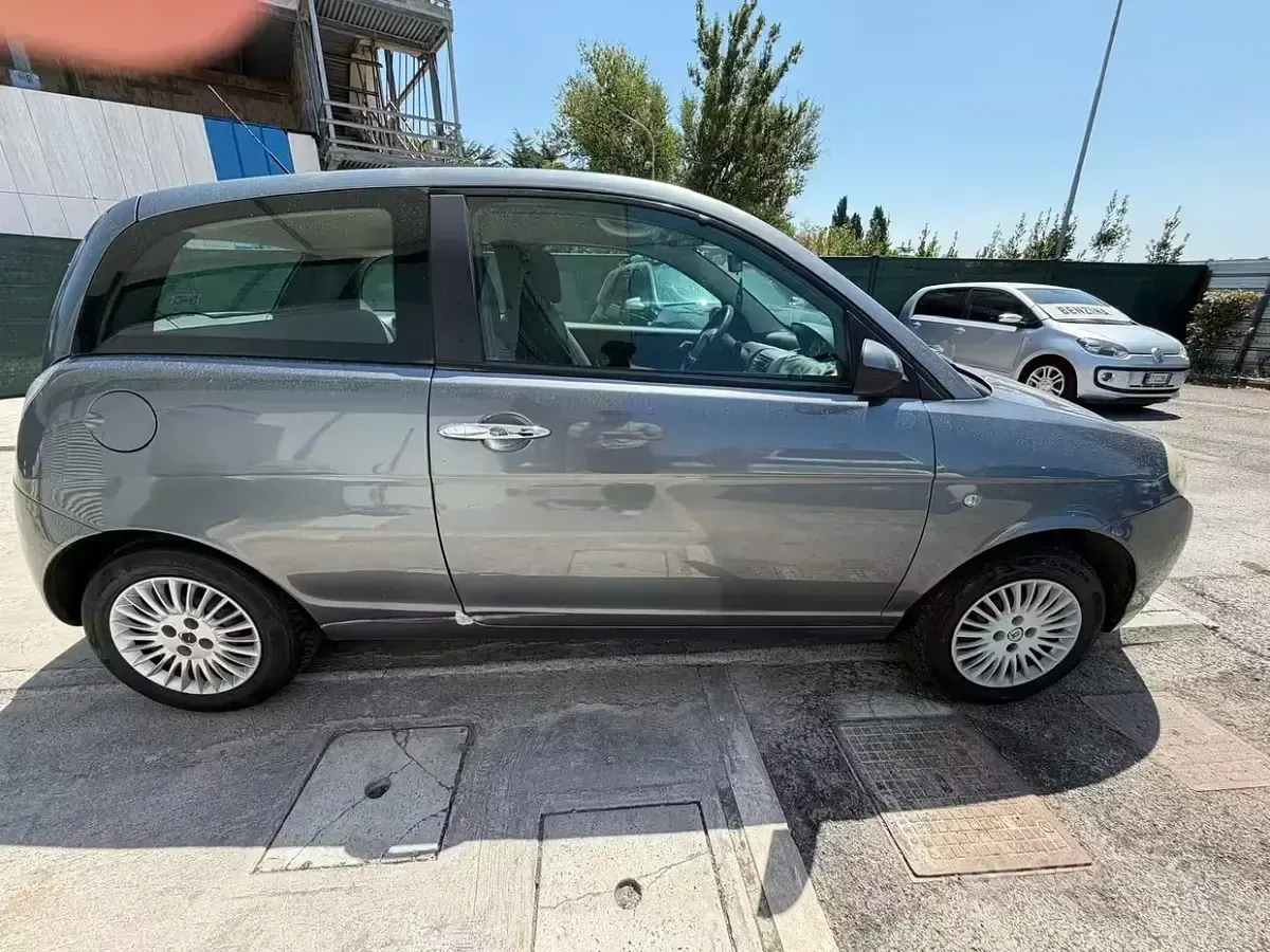 Usata Lancia Ypsilon 75 CV (55 kW) 2008 Bluazzurro Utilitaria