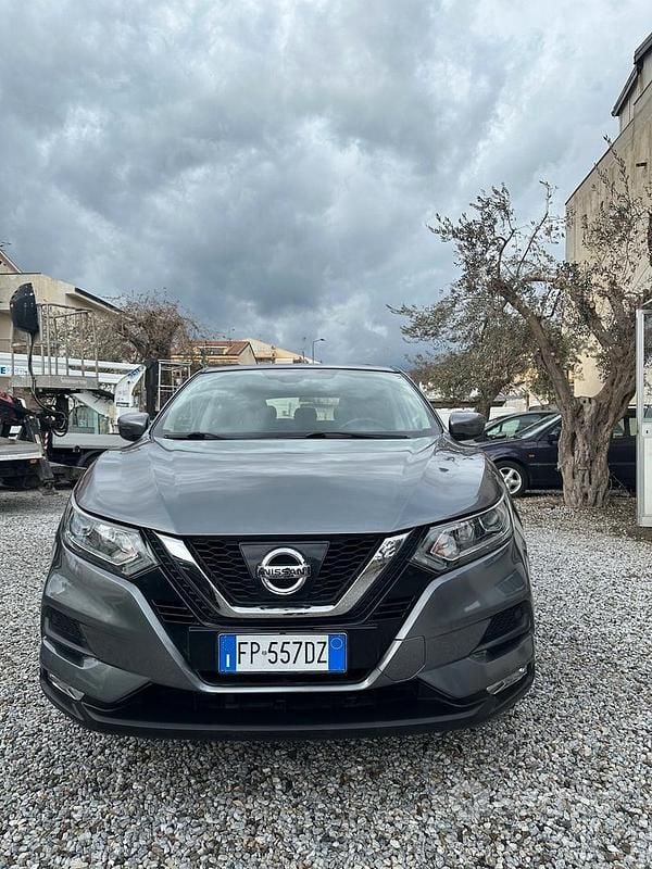 Usata Nissan Qashqai Acenta 110 CV (80 kW) 2018 Grigio SUV