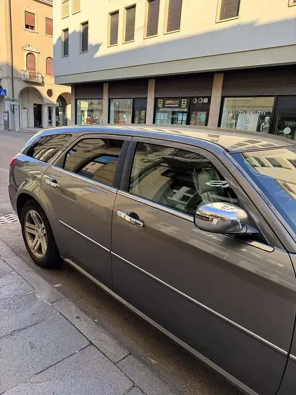 Usata Chrysler 300C Touring 218 CV (160 kW) 2006 Grigio Station wagon