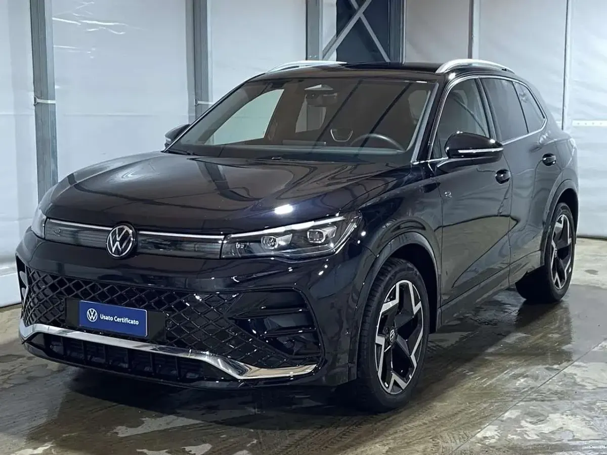 Usata VW Tiguan R-line 150 CV (110 kW) 2024 Deep black perlato SUV