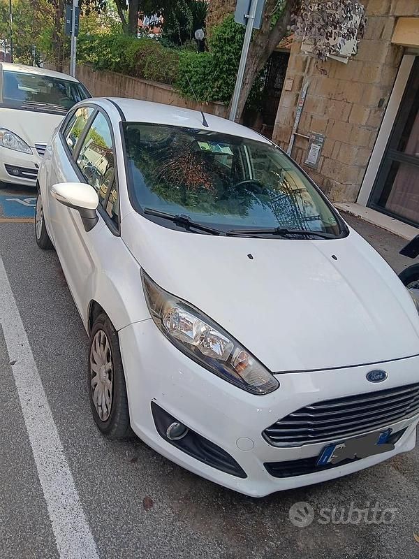 Usata Ford Fiesta 75 CV (55 kW) 2014 Bianco Utilitaria