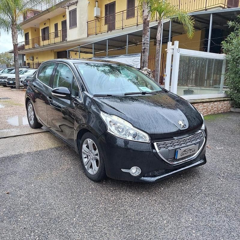 Usata Peugeot 208 Allure 68 CV (50 kW) 2013 Nero Utilitaria