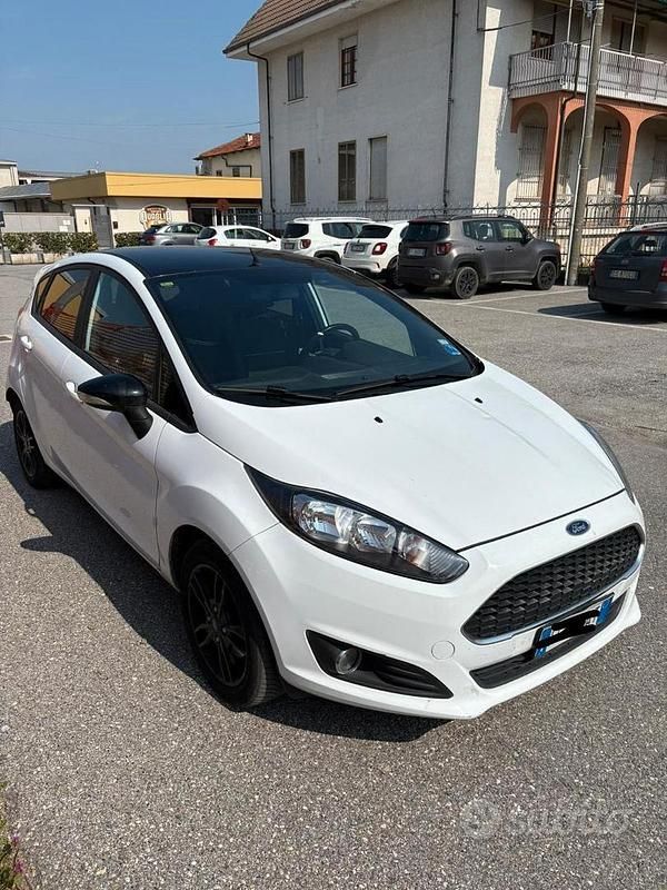 Usata Ford Fiesta 75 CV (55 kW) 2016 Bianco Utilitaria