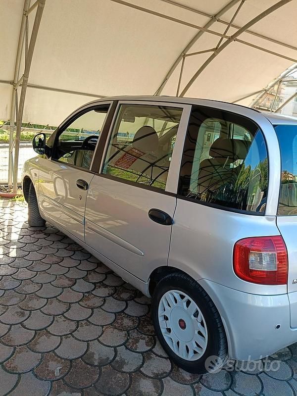 Usata Fiat Multipla 120 CV (88 kW) 2010 Grigio Monovolume