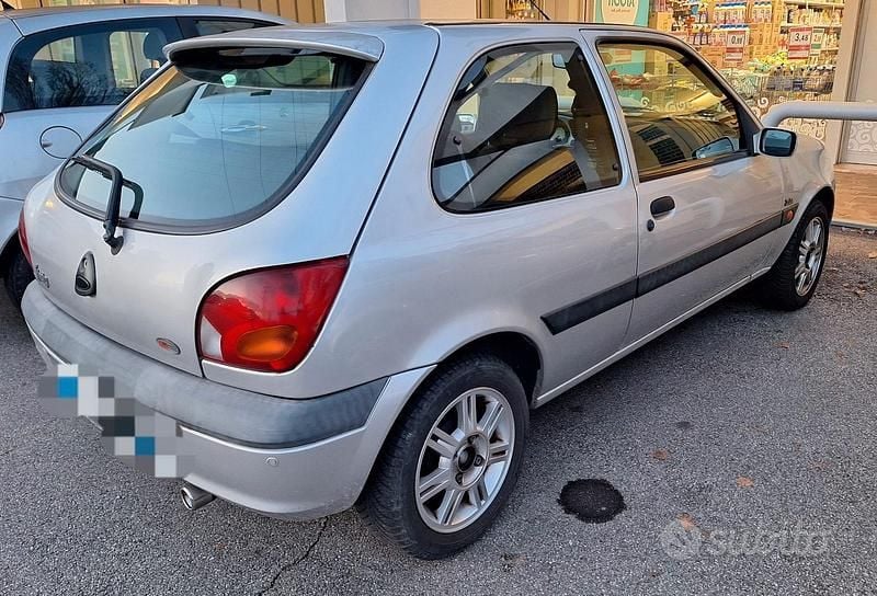 Usata Ford Fiesta Ghia 2002 Grigio Utilitaria